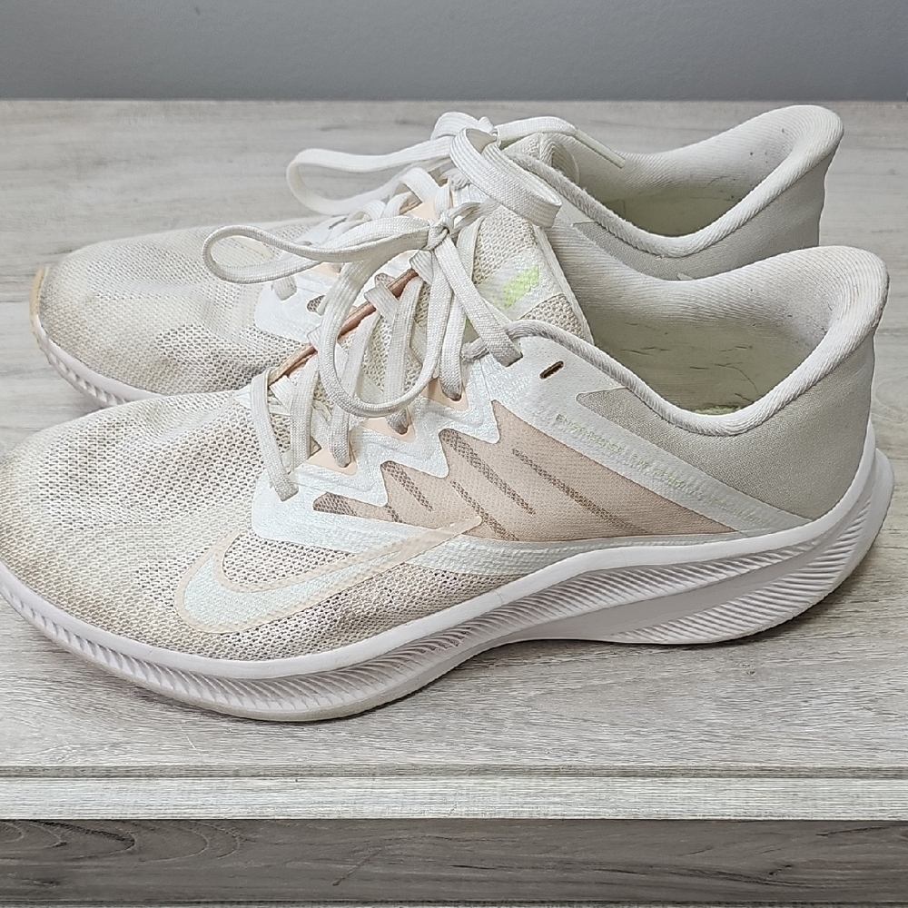Nike White Mesh Athletic Shoes with Cushioned Support